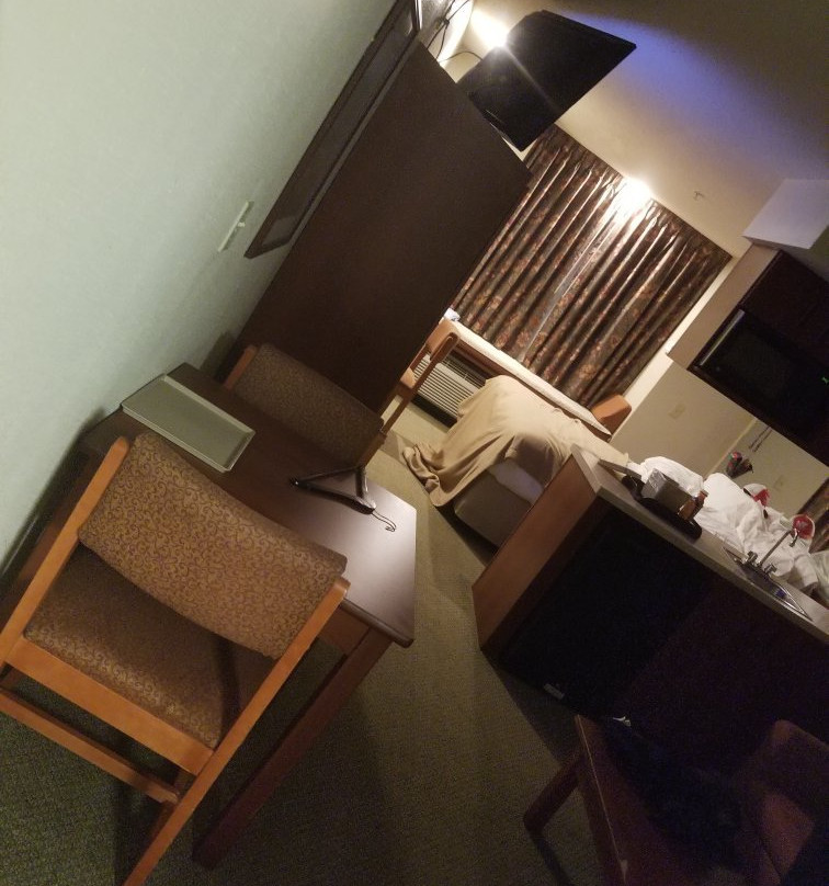 哈蒂斯堡麦克罗特客栈及套房酒店主图