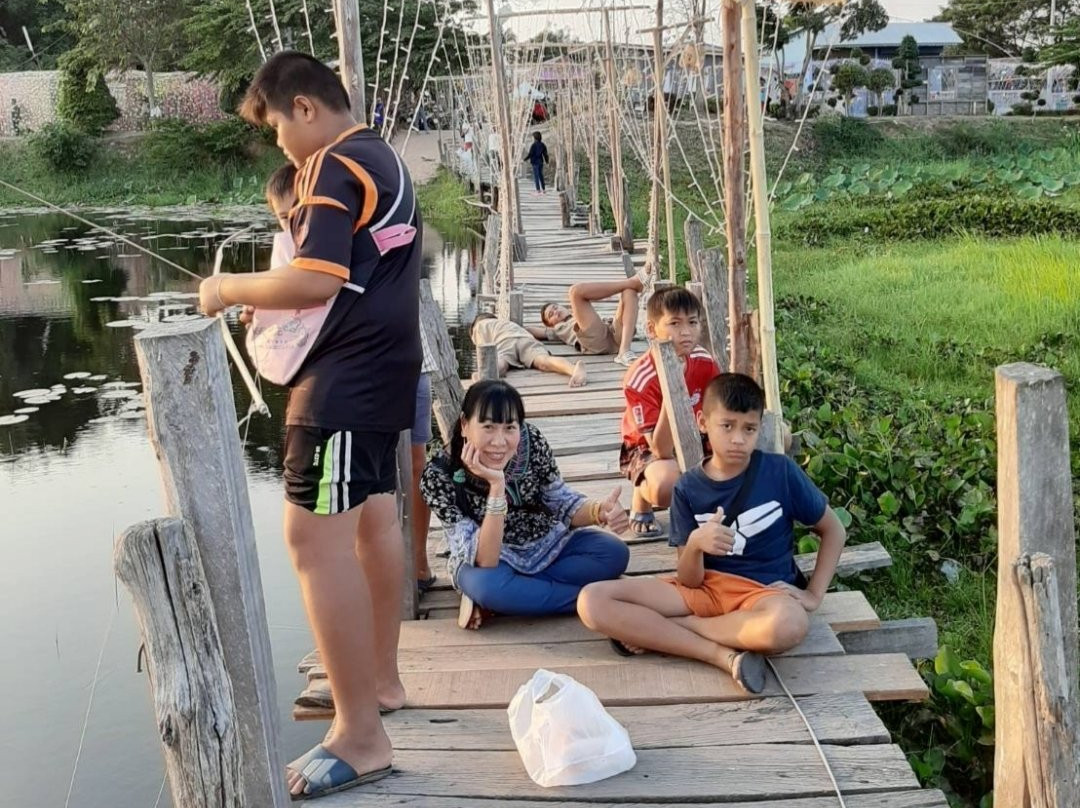 Kae Dam Wooden Bridge景点图片
