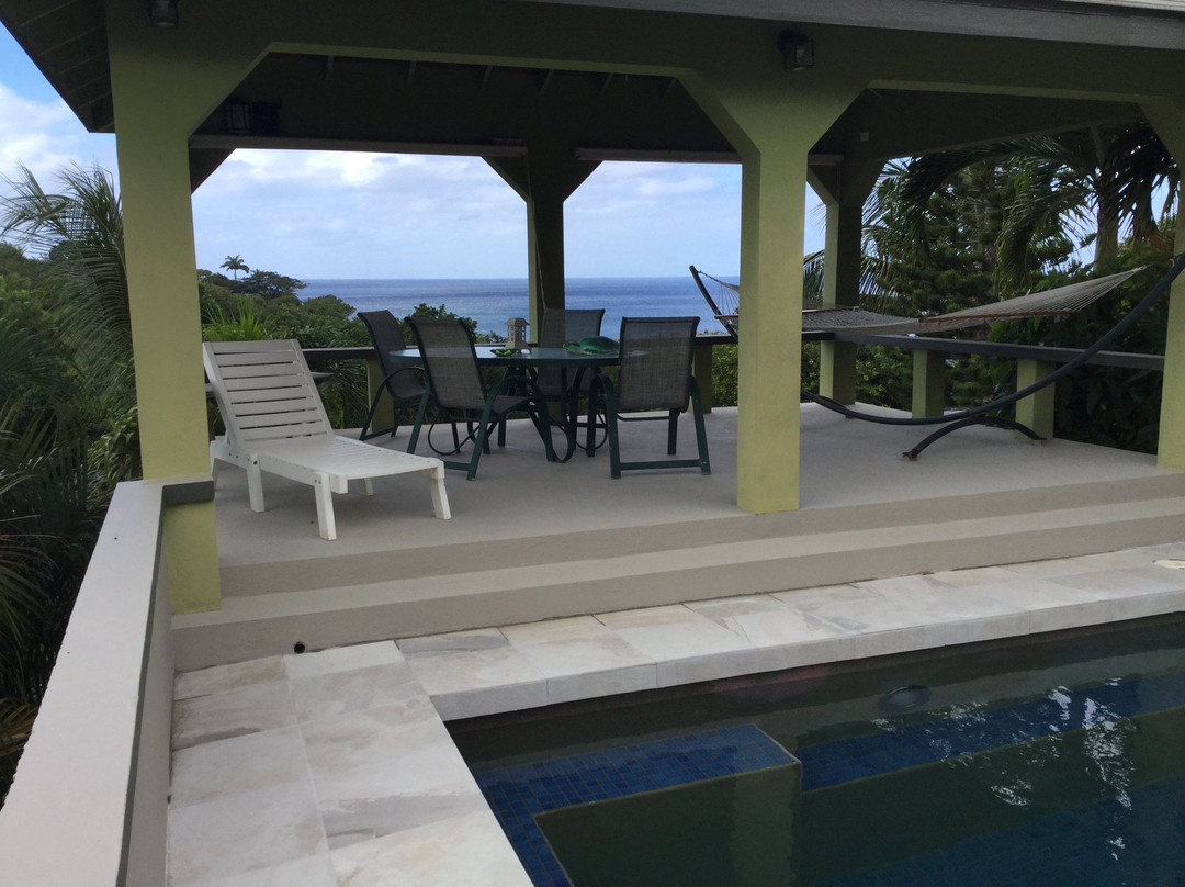 Miles Away Villa Resort & Spa主图