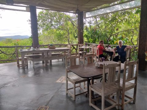 阿多杜卡居伊烙旅馆-餐饮