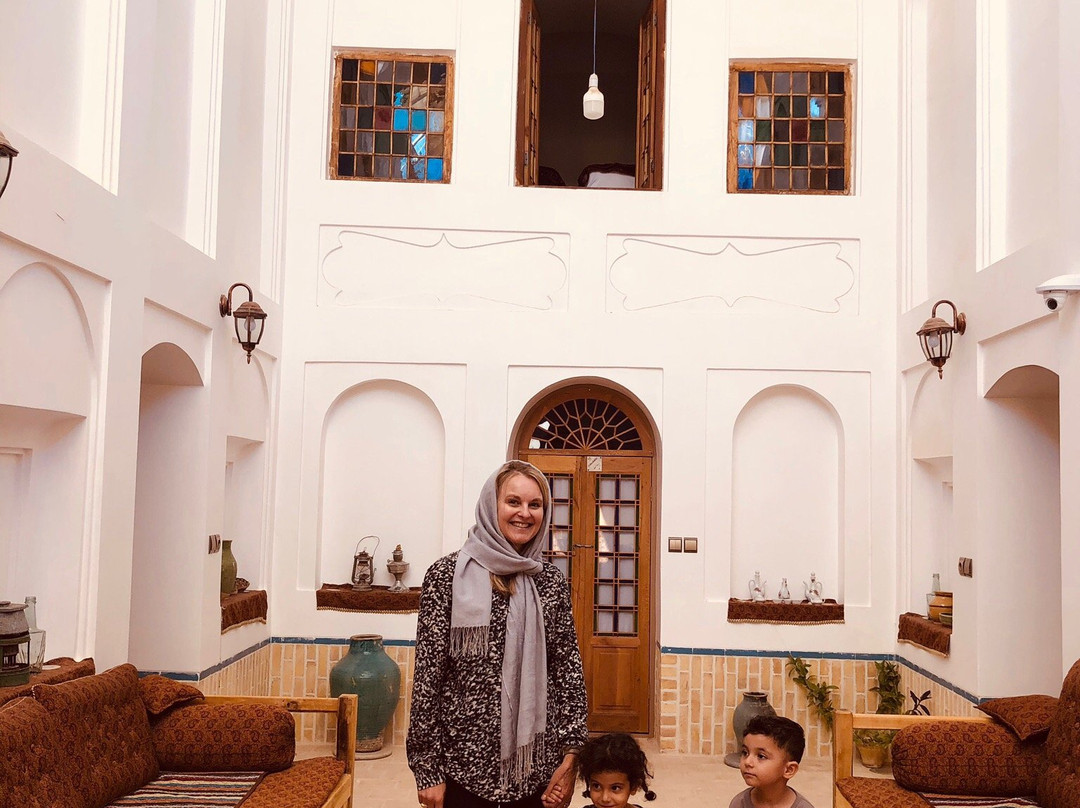 KheshtoKhatereh Hotel主图