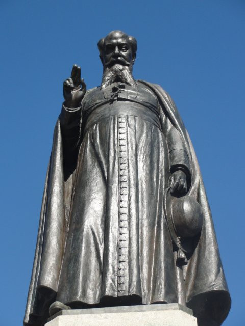 Estatua do Bispo Antonio Barroso景点图片