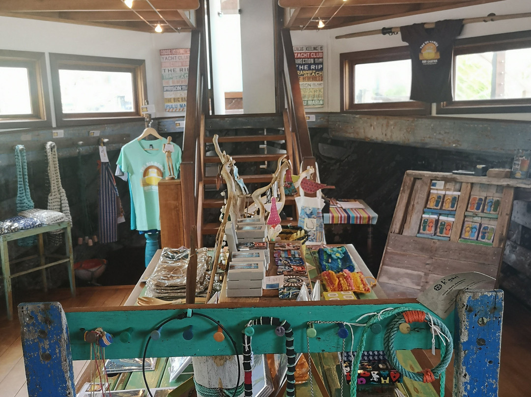 The Big Barge Art Centre-West Island必去景点