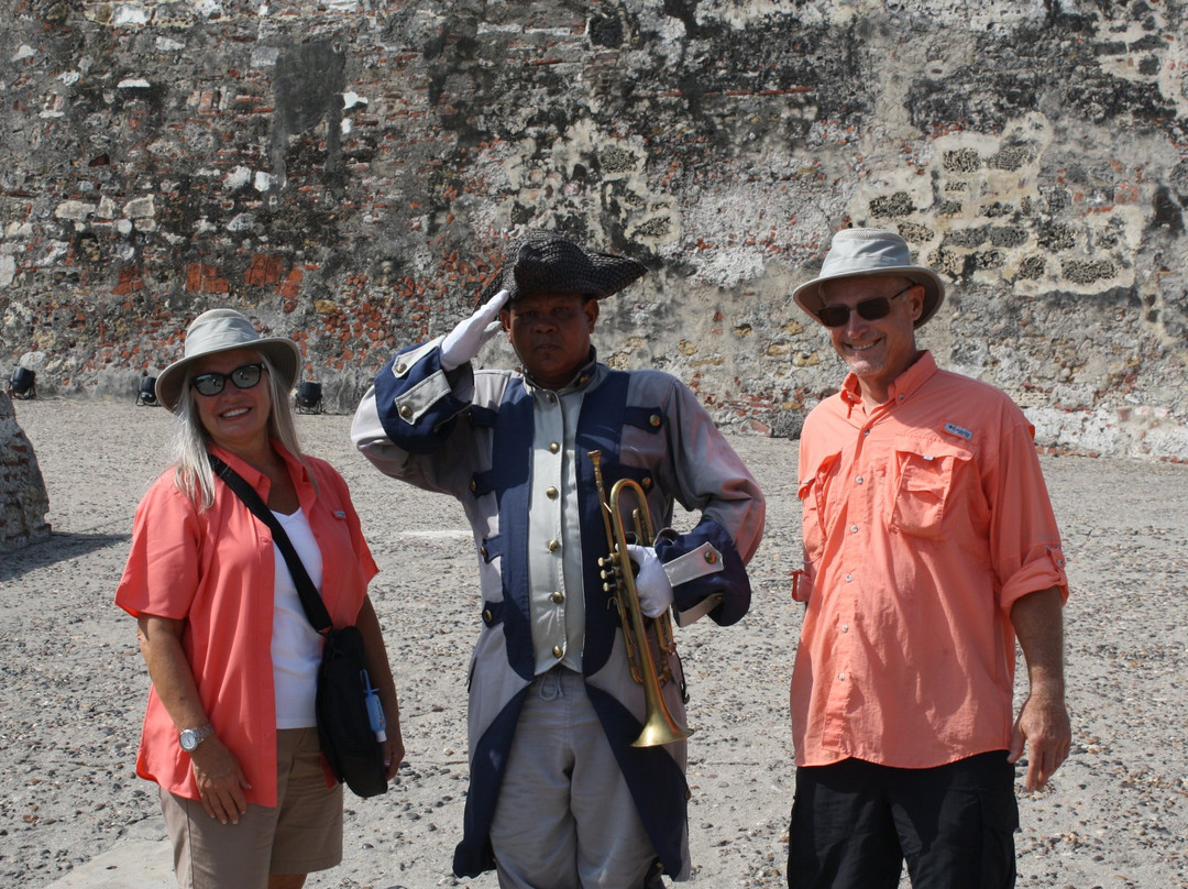 Scarlet Macaw Trips-卡塔赫纳必去景点