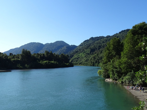 Puente Petrohue Acceso Al Rio