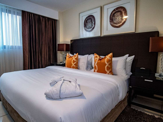 Oak Plaza Hotel East Airport主图