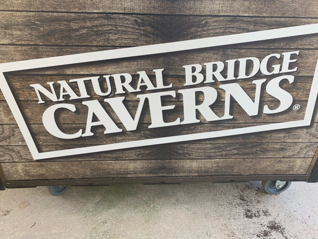 自然桥岩洞景点图片