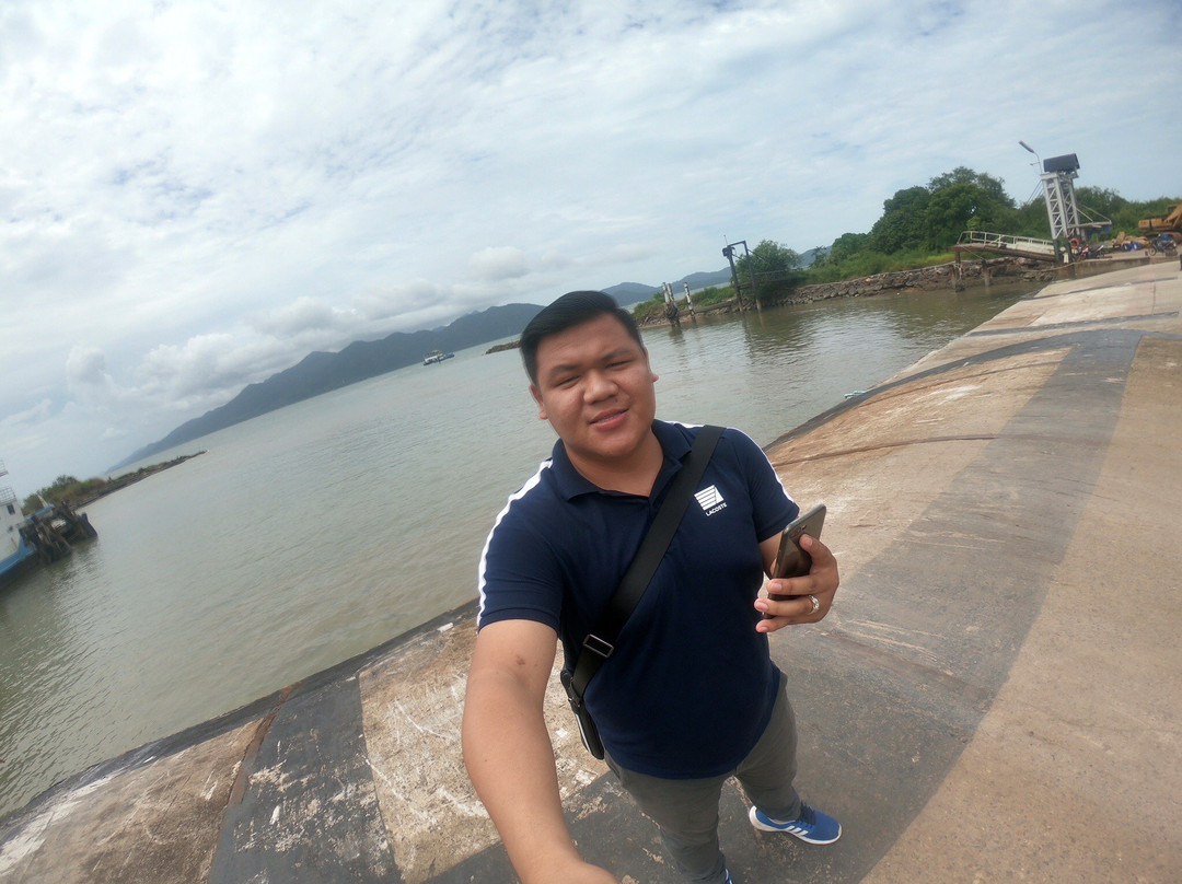 Ao Thammachat Pier-廉愚必去景点