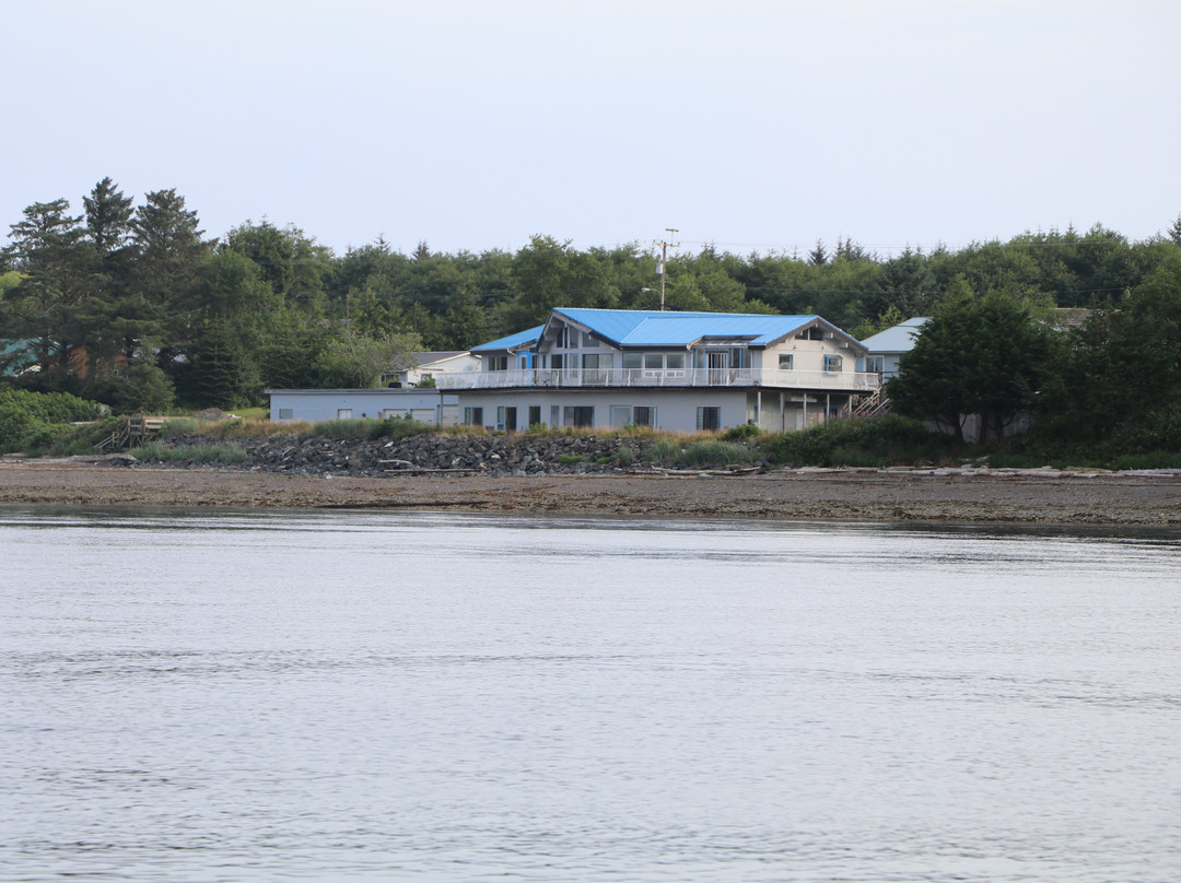 April’s White Raven House主图