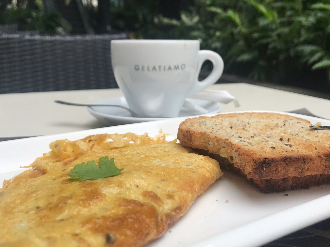 Patio Design LifeStyle Center-圣克鲁斯省必去景点