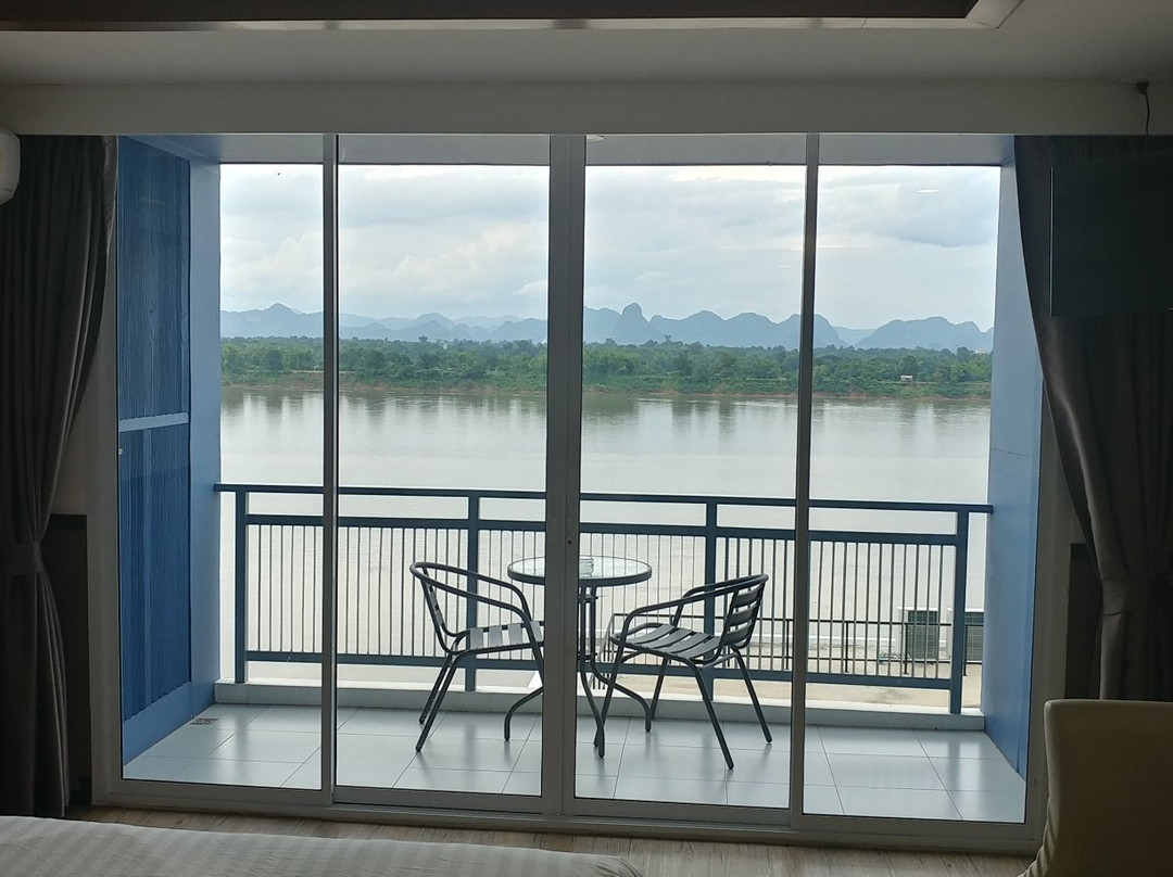 Blu Hotel Nakhon Phanom主图