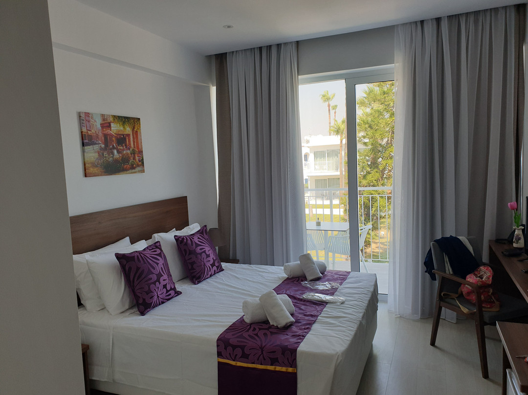 Lysithea Hotel Apartments主图