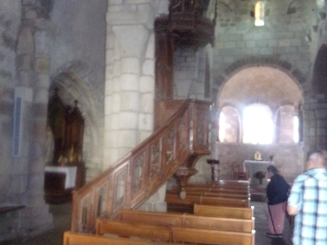 Eglise Saint Pierre De Menet-Menet必去景点