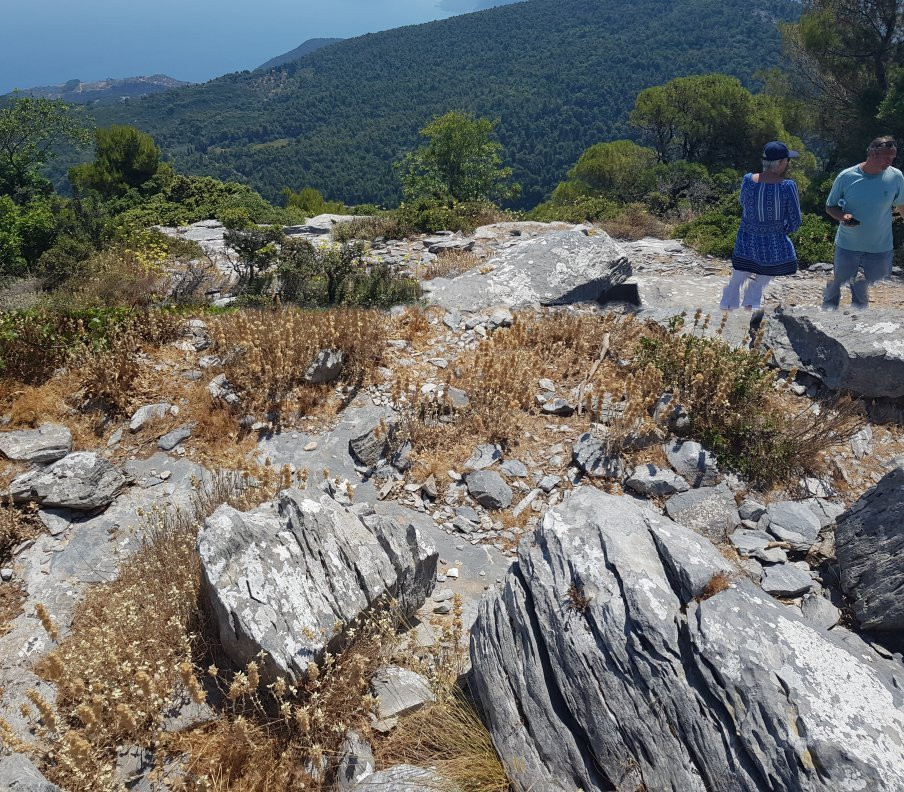 Sendoukia Pirate Graves-斯科派洛斯必去景点