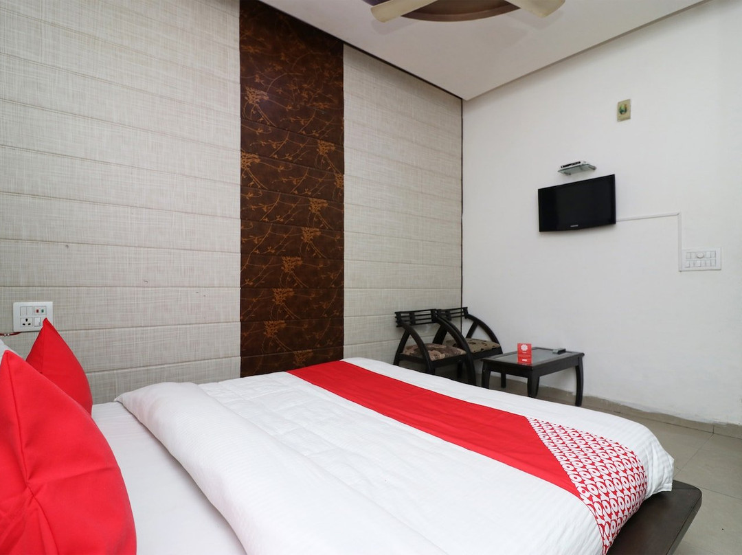 OYO Townhouse 898 Hotel Alpine主图