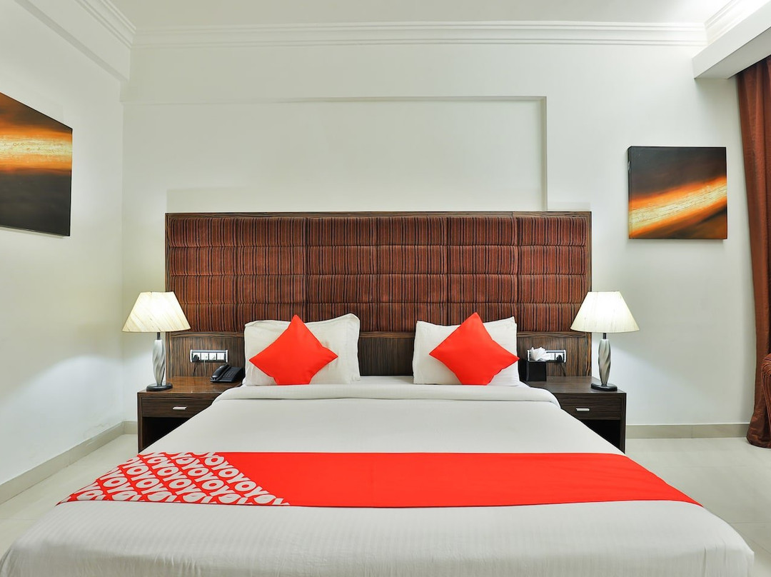 Super Townhouse Oak Bharuch Near Railway Station主图