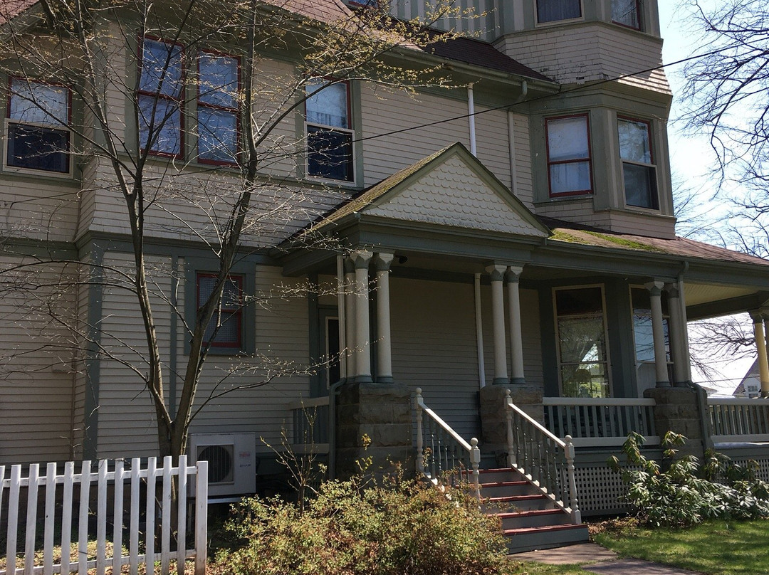 The Eden Hall Inn主图