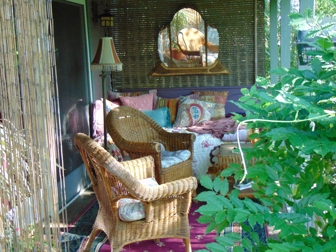Belladonna Cottage主图