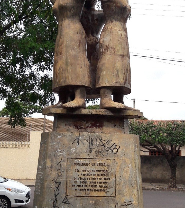 Praca Memorial Adelio Sarro-Andradina必去景点