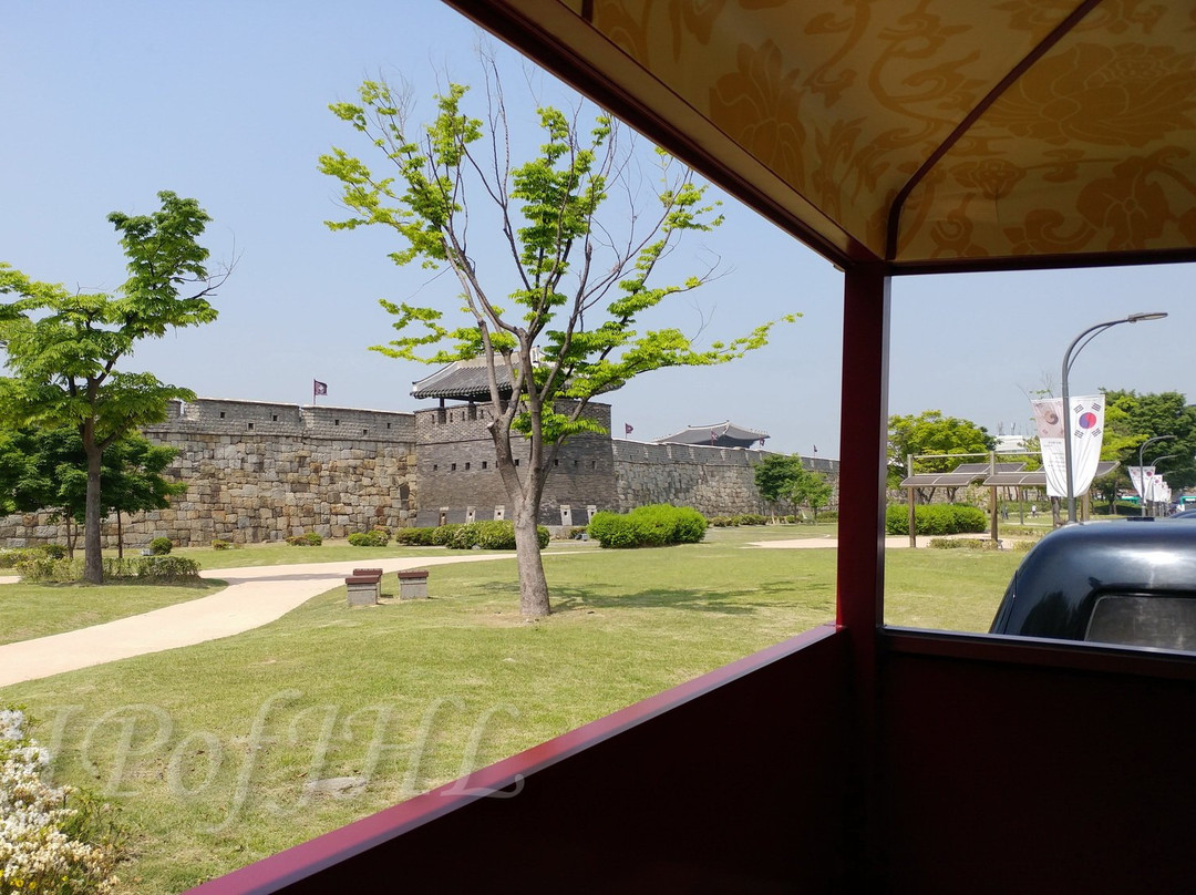 Hwaseong Fortress Tourist Trolley-水原市必去景点