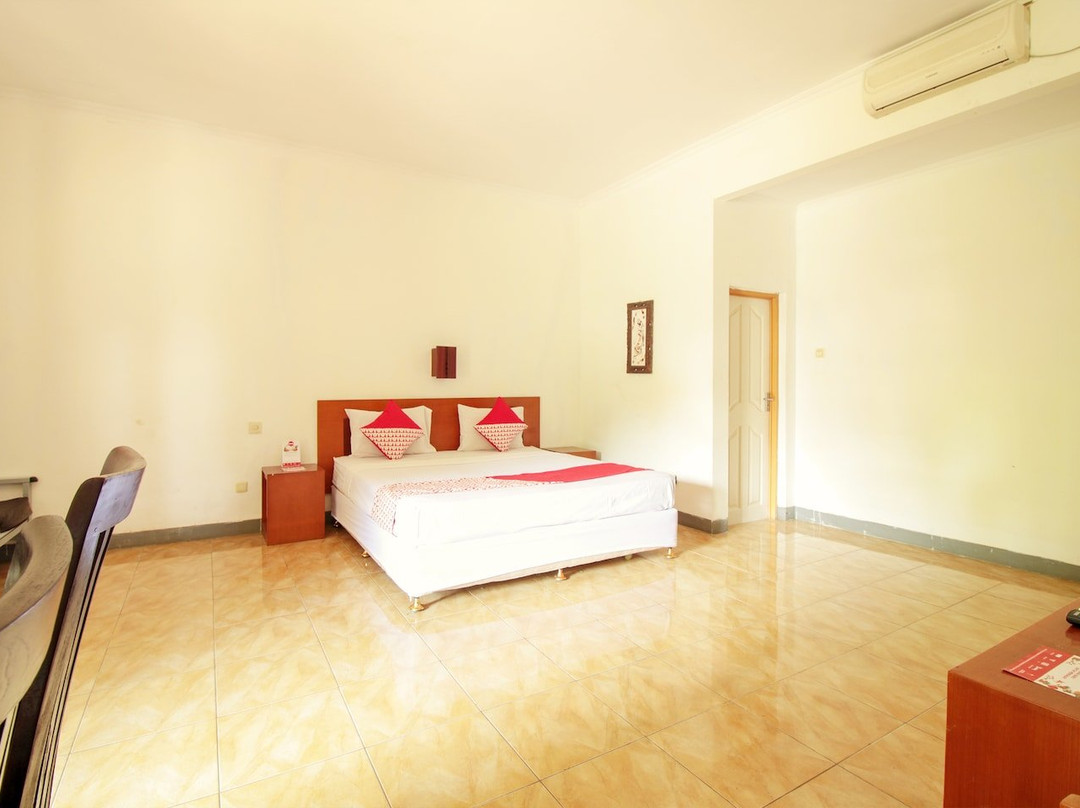 RedDoorz Plus @ Hotel Sofia Pangandaran主图