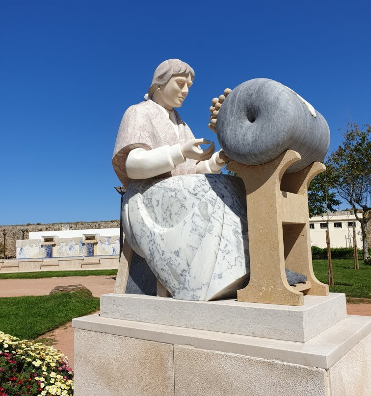 Monumento à Rendilheira-佩尼切必去景点