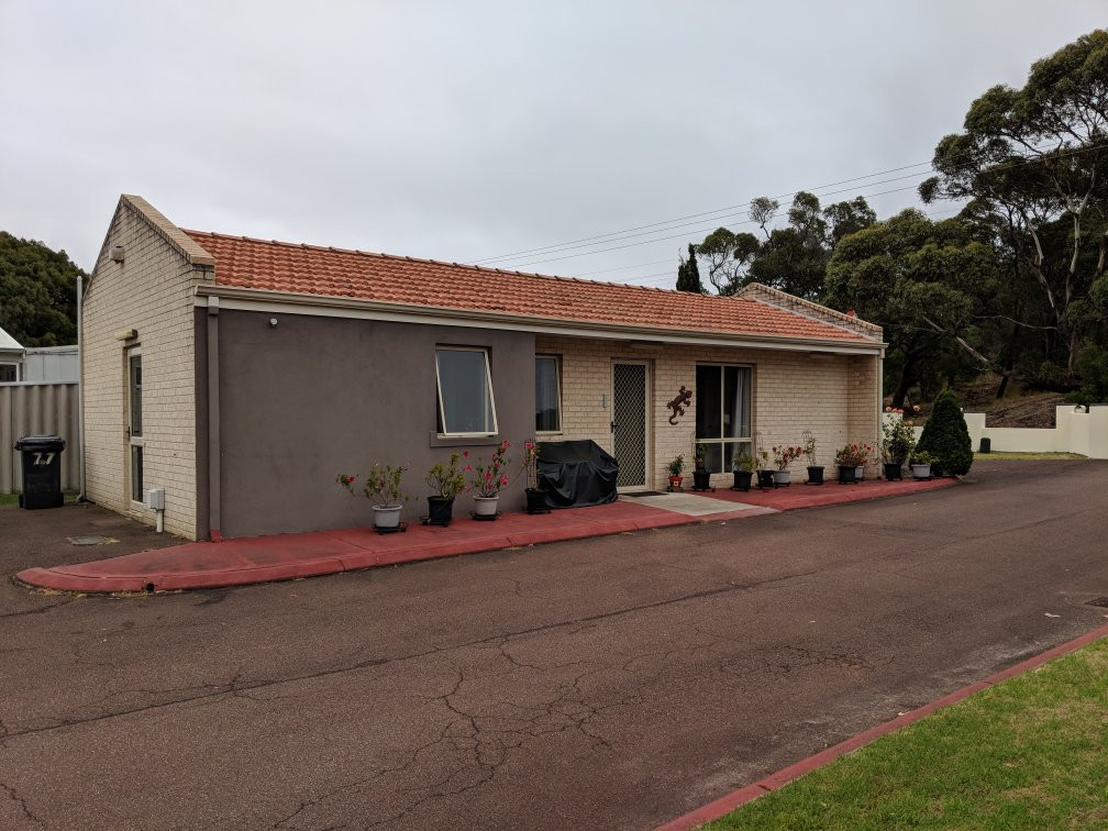 港边汽车旅馆主图