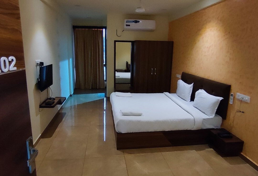 Jay Bhole Hotel And Rooms