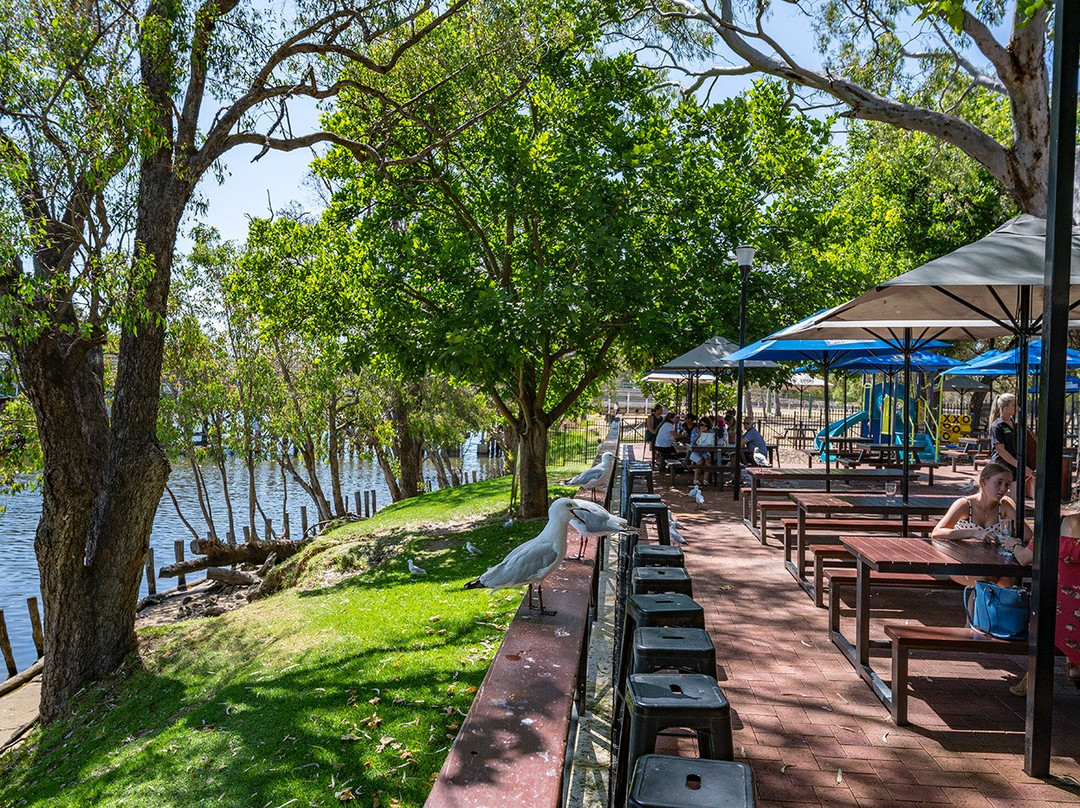 Ravenswood Hotel主图