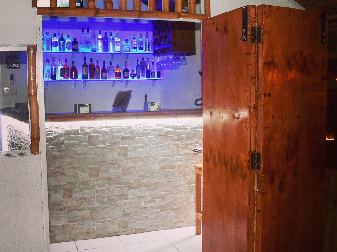 Hiddin Hut Bar & Grill