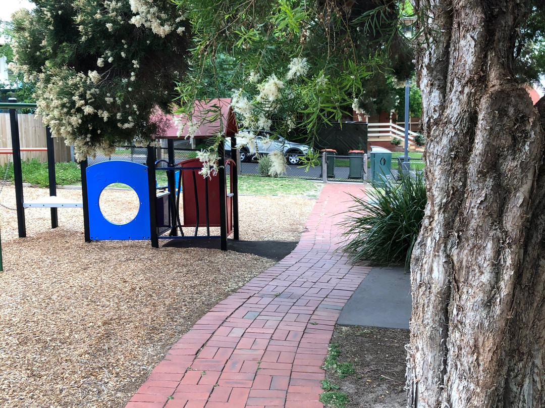 Alamein Avenue Playground景点图片
