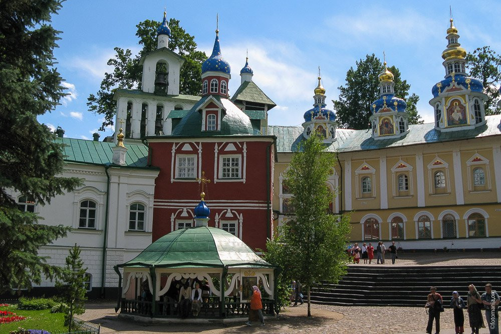 The Holy Dormition Pskovo-Pechersky Monastery景点图片