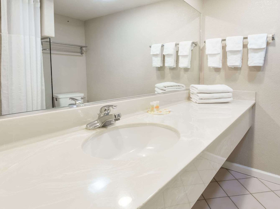 戴维斯戴斯酒店主图