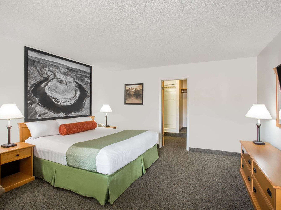 Scenic Hills Super 8主图