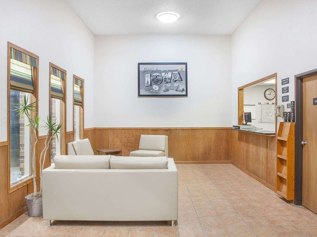 Super 8 by Wyndham Mt Pleasant主图