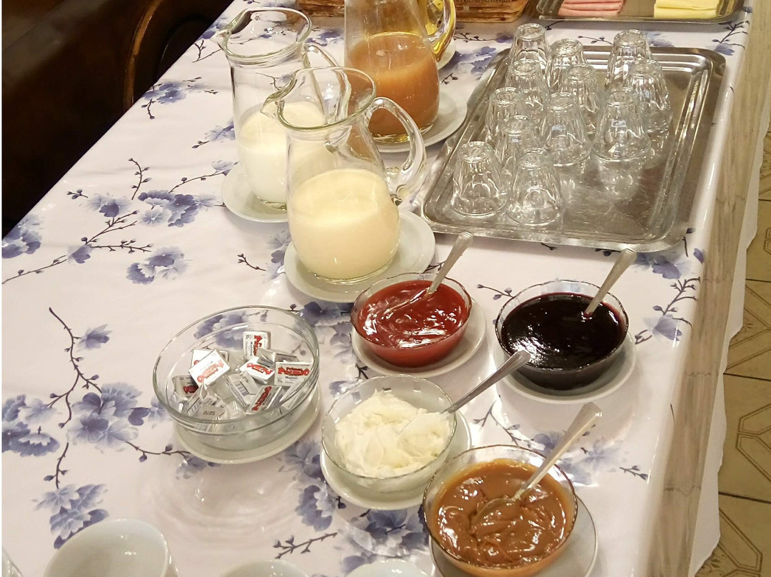 巴里洛切凯煌酒店主图