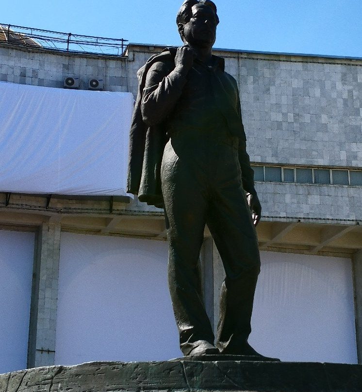 Monument to Chingiz Aitmatov-比斯凯克必去景点