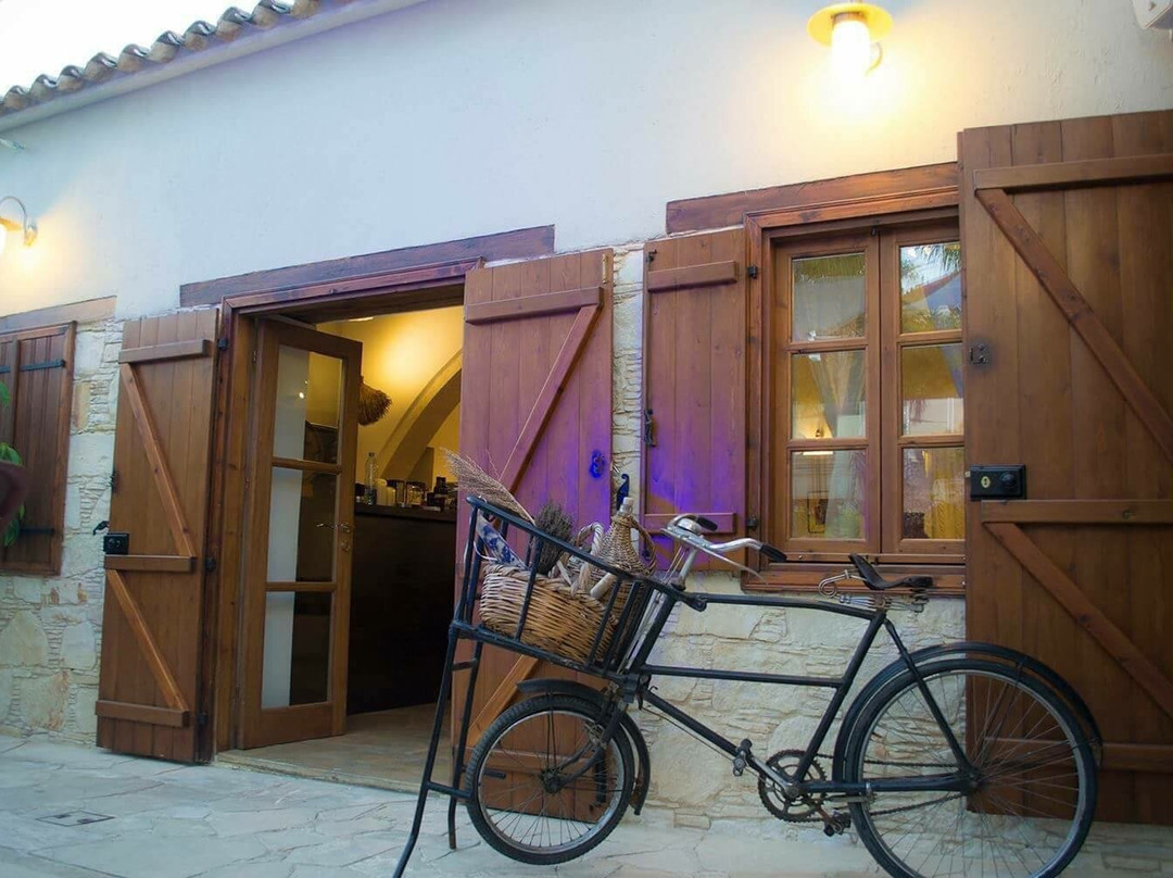 Lythrodontas餐馆和美食-Taverna Karafa & Mezes