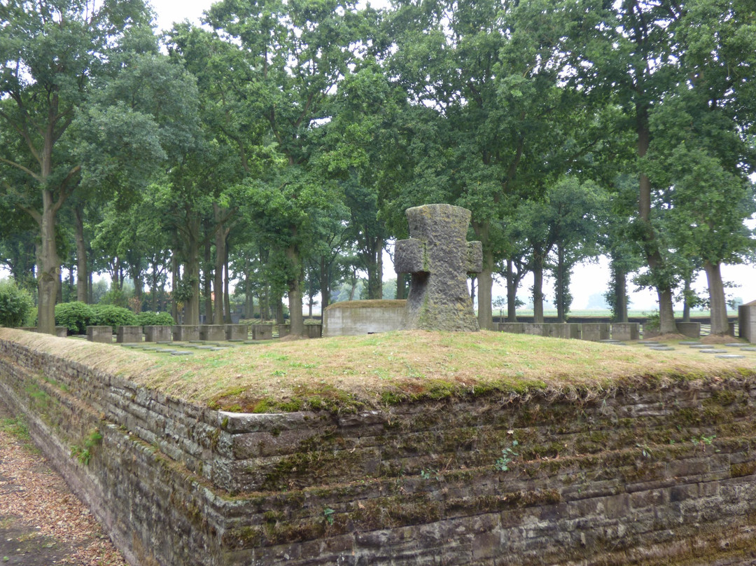Deutscher Soldatenfriedhof Menen 1914 - 1918景点图片