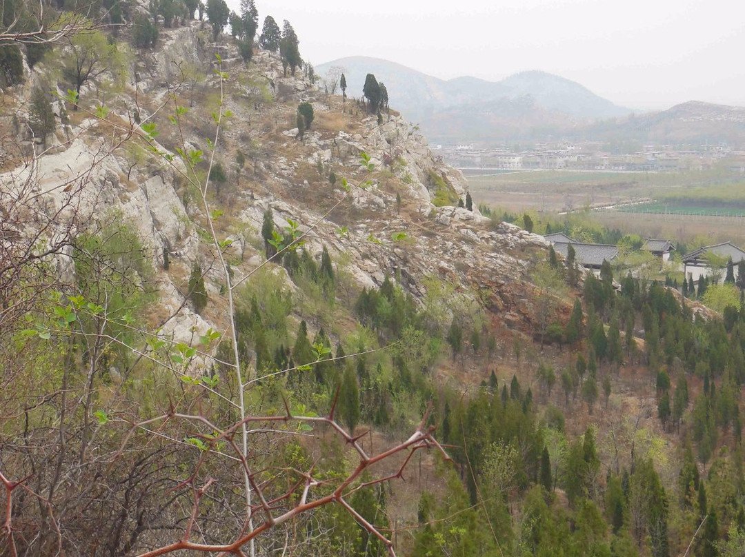 曲阜九龙山摩崖墓群-曲阜市必去景点