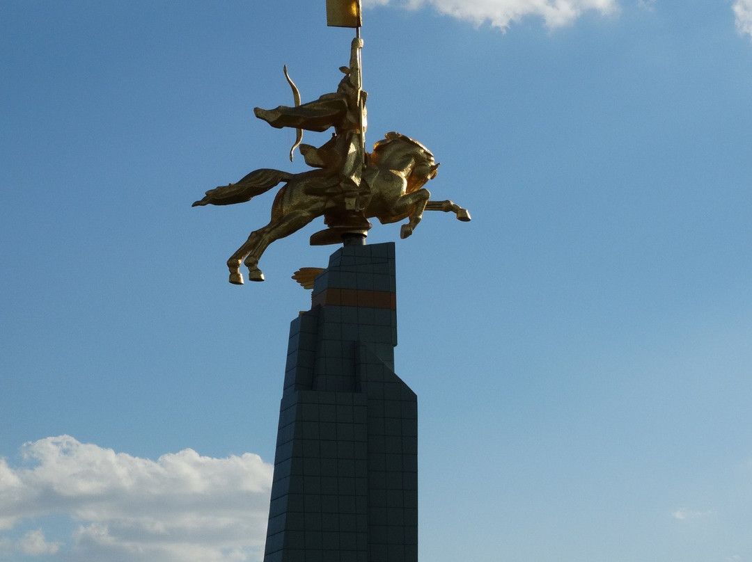 Statue of the Golden Rider景点图片