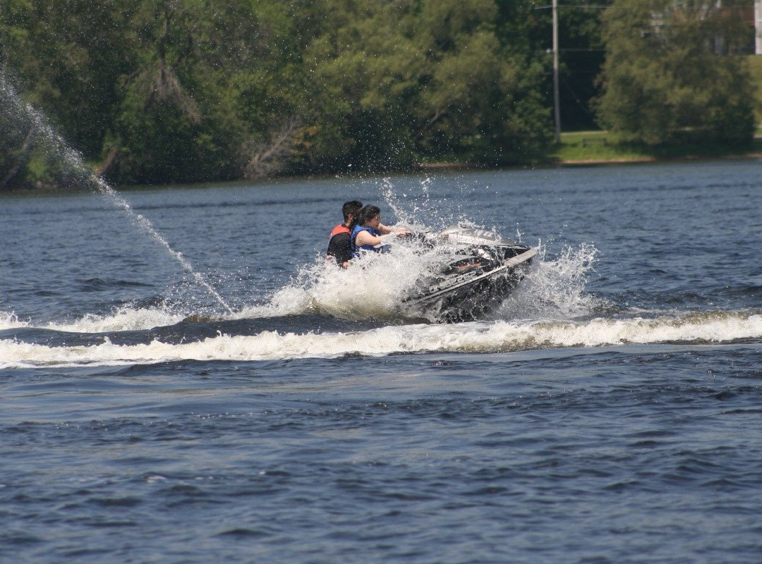 Ski-Mazing Water Sports-Haliburton必去景点
