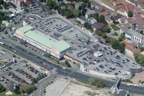 Alba Plaza-Szekesfehervar必去景点