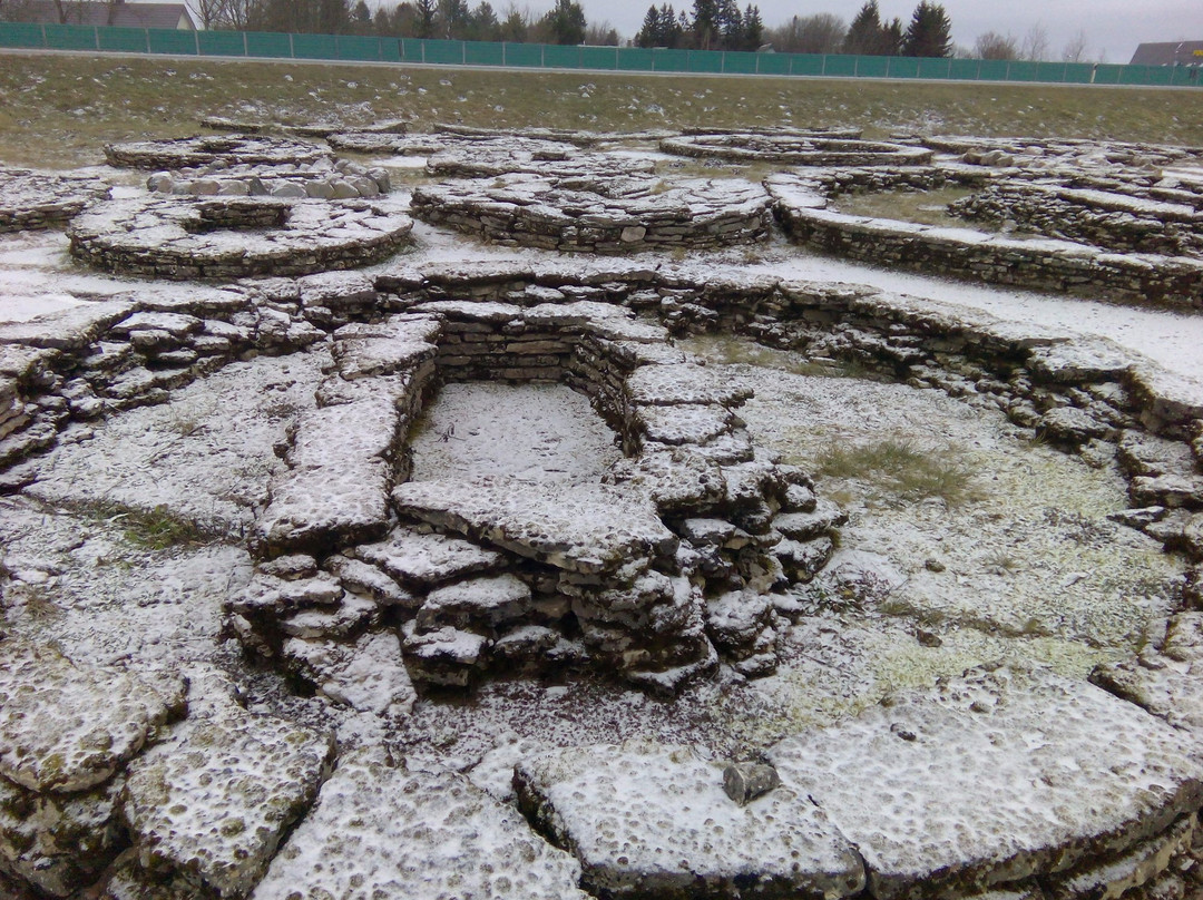 Jõelähtme Stone Barrows-Joelaehtme必去景点