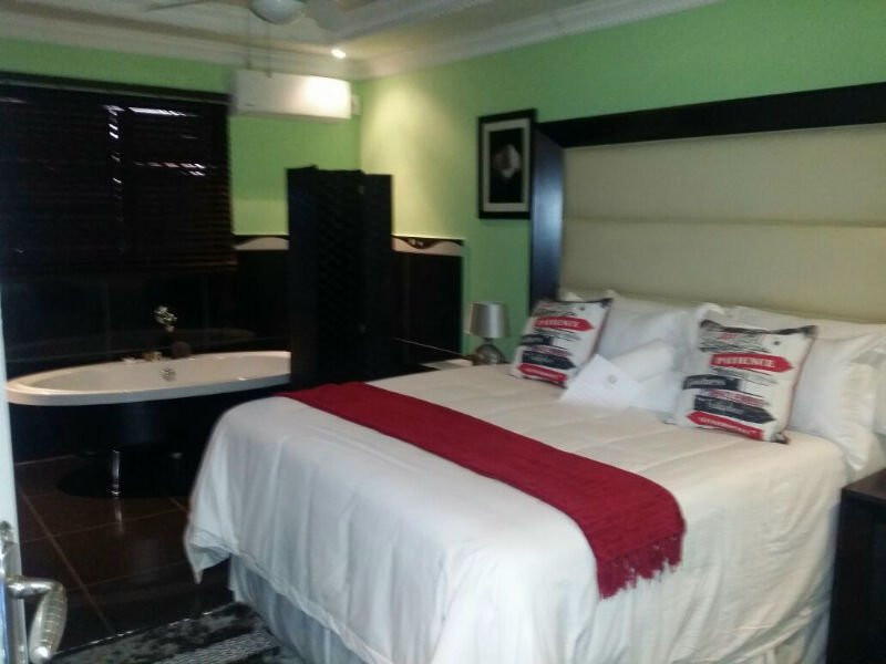 Nkwetsimo Guesthouse主图