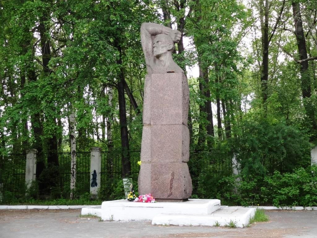 Monument to Karbyshev景点图片