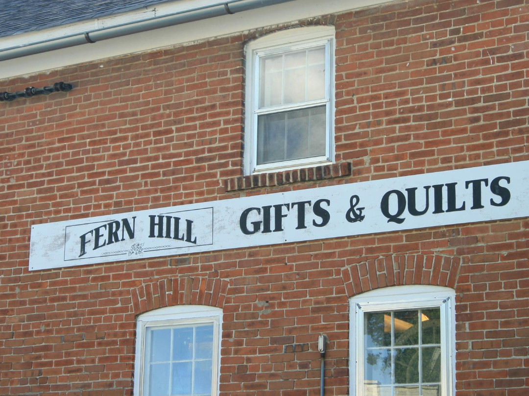 Fern Hill Gifts and Quilts-South Amana必去景点