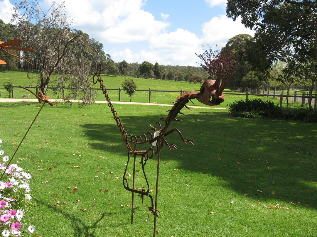 Lyndendale Gallery: Art and Antiques-Dardanup必去景点