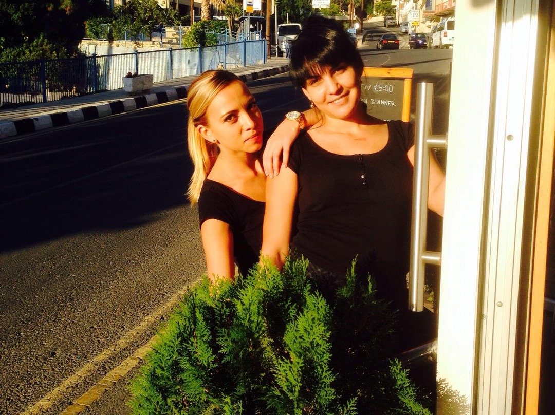 Vrisi Bar Restaurant