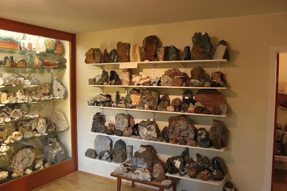 Rare stone collection of Soren and Sigurborg-Eskifjordur必去景点